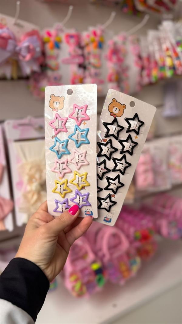 Cartelas de presilhas de estrela coloridas e pretas